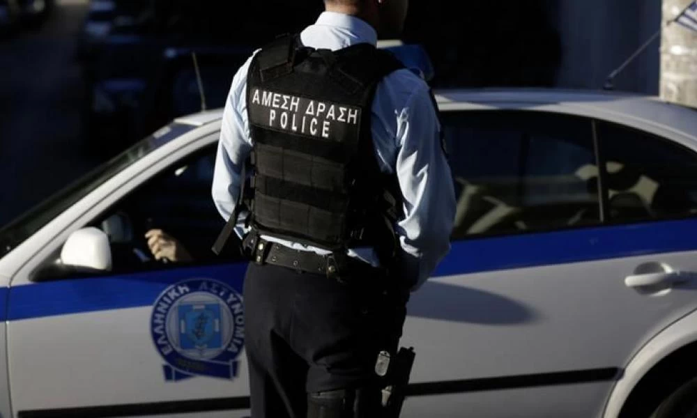 Συγκλονίζει ο αστυνομικός που έσωσε γυναίκα - «Φώναζε, "με σφάζει"»